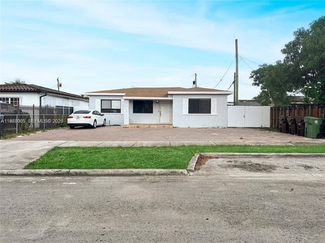 221 W 31st Street, Hialeah 12th Addn, Hialeah, FL