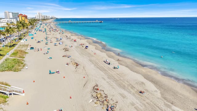 1962 NE 6th Street 4a, sold in Beach Haven Gardens, Deerfield Beach, FL