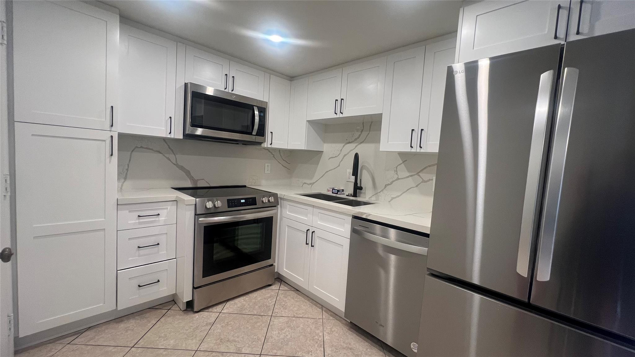 4000 N Hills Drive 28, Hollywood, FL 33021, Hollywood