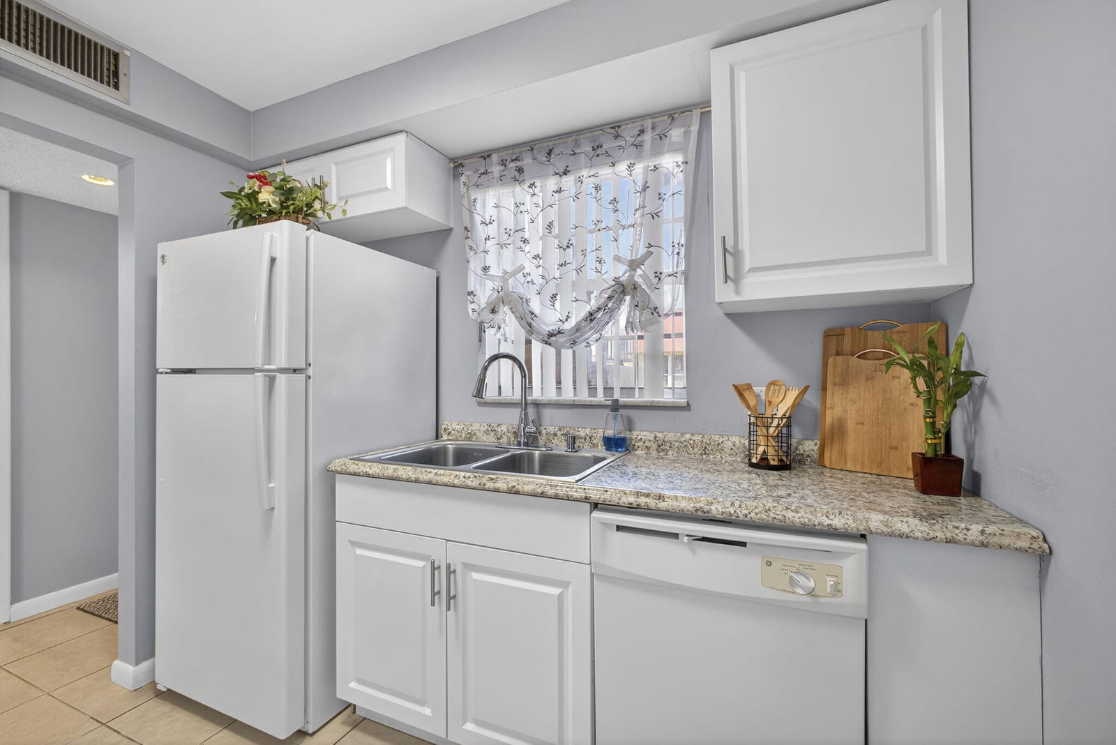 12020 W Greenway Drive 102 — photo 11