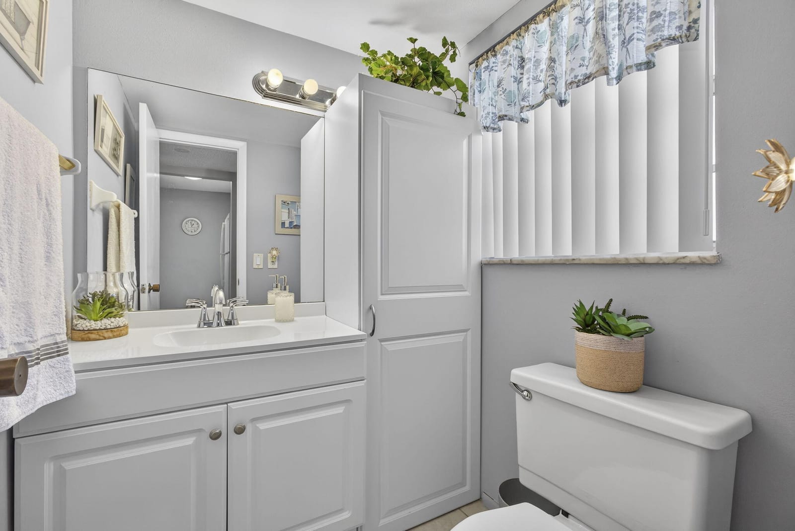 12020 W Greenway Drive 102 — photo 3