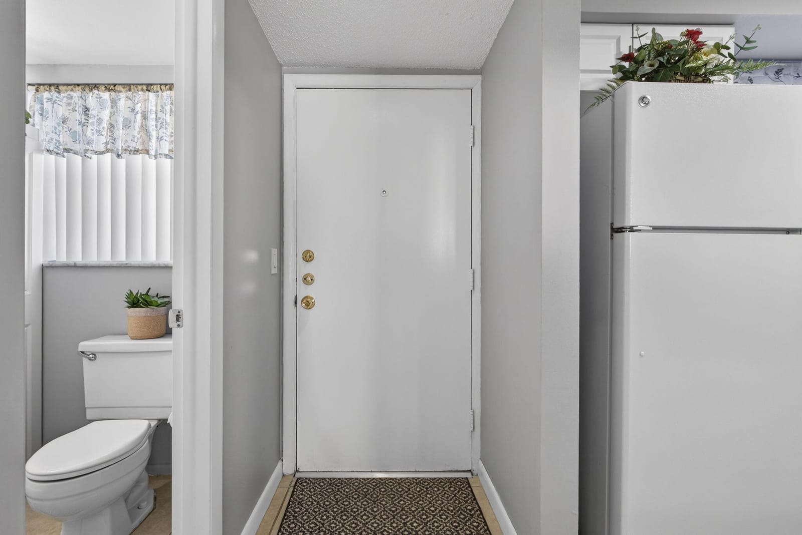 12020 W Greenway Drive 102 — photo 5