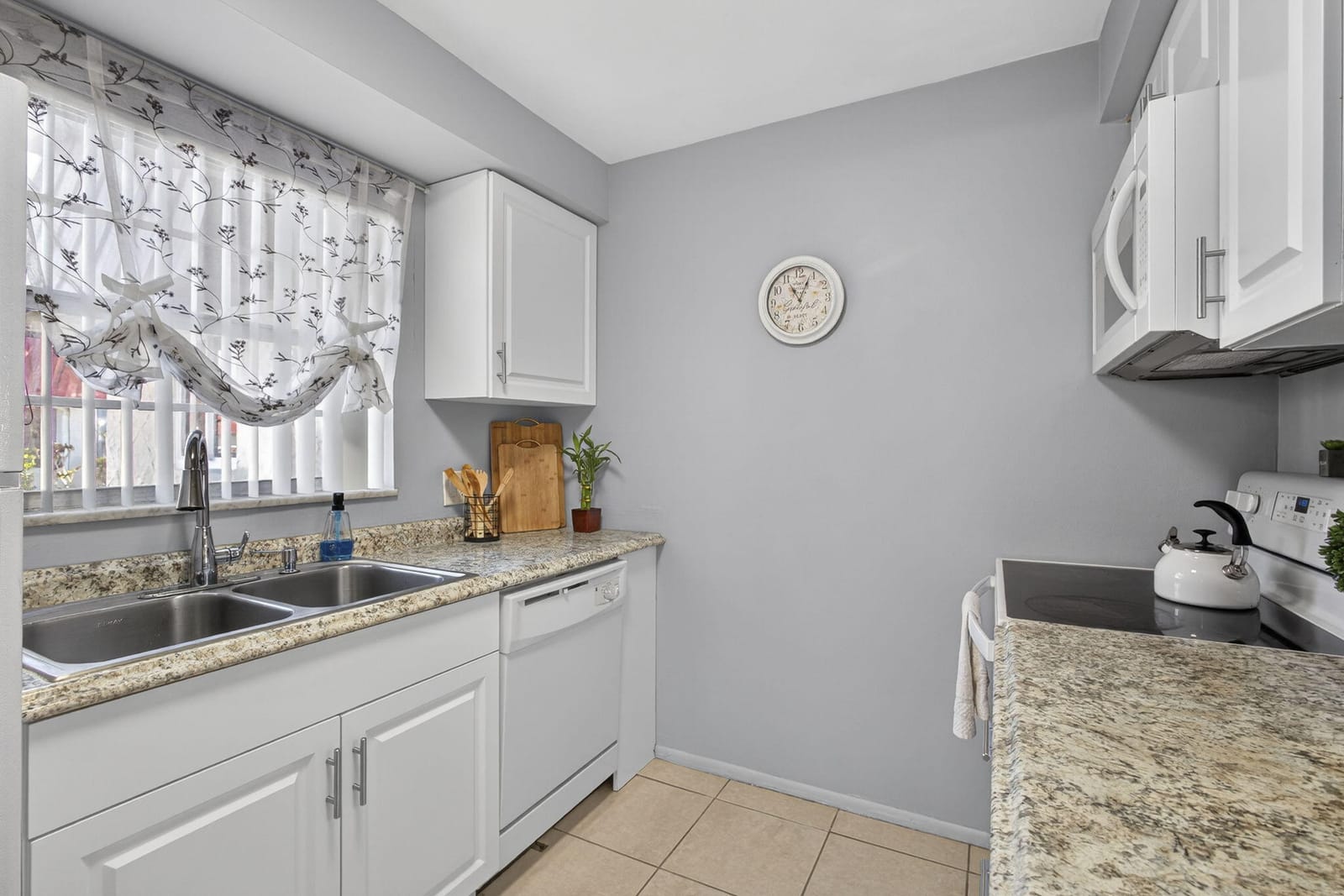 12020 W Greenway Drive 102 — photo 9