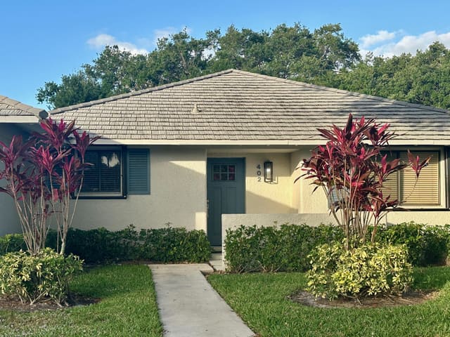 402 Club Drive, Palm Beach Gardens, FL 33418