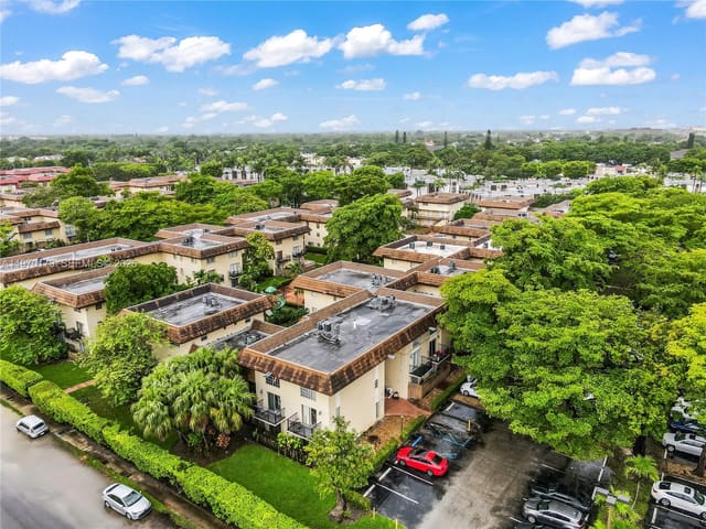 8500 SW 109th Avenue 6105, sold in Courtyards At Kendall, Miami, FL