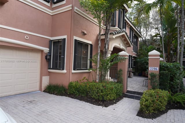 2706 Kinsington Circle 23-2, Weston, FL 33332