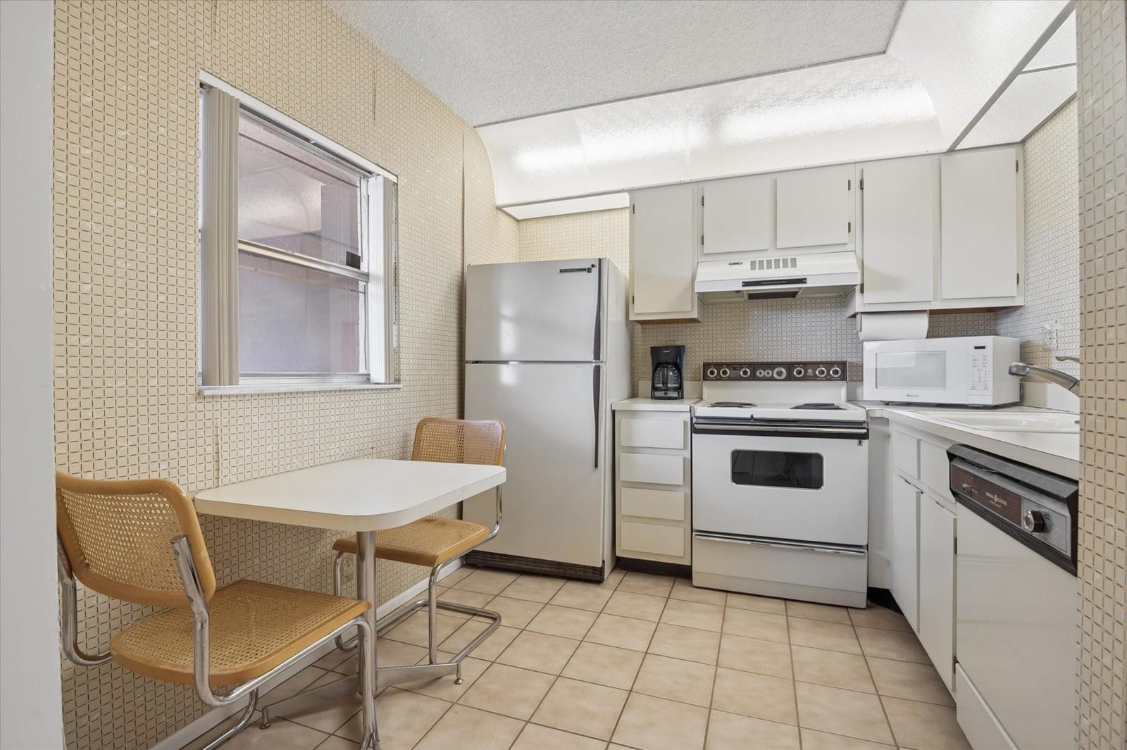 7368 Woodmont Avenue 203 — photo 4