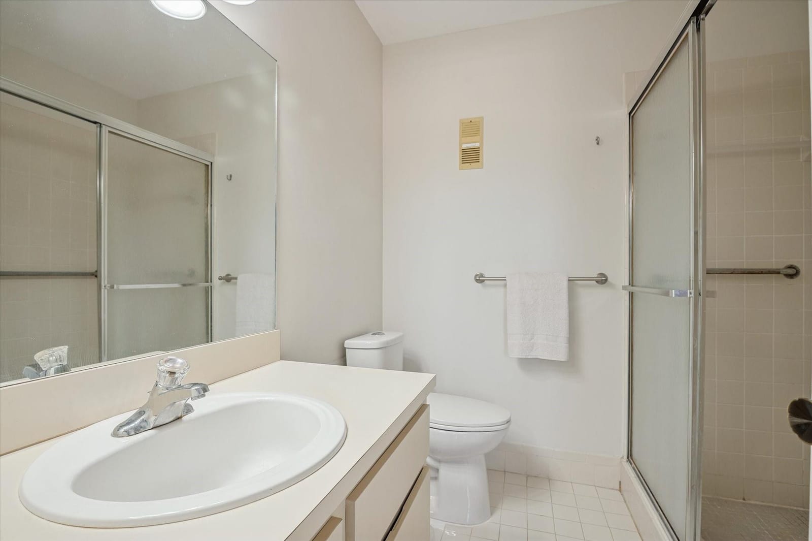 7368 Woodmont Avenue 203 — photo 10