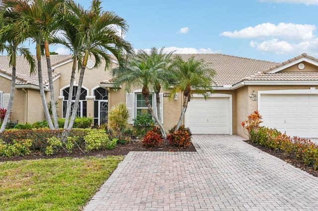 272 NW Broken Oak Trail, sold in Jensen Beach Golf And Country Club, Jensen Beach, FL