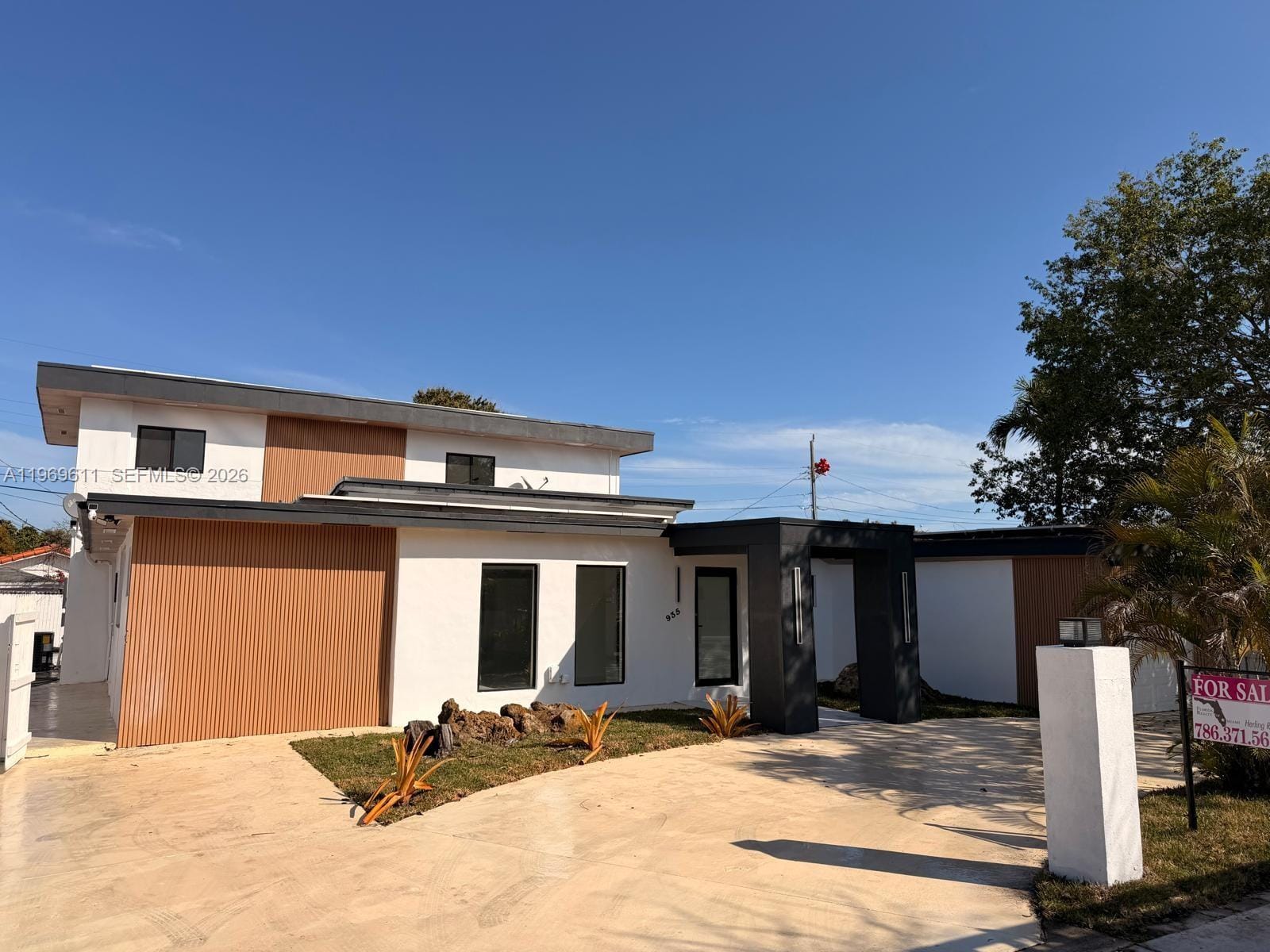 935 SW 72nd Avenue, Miami, FL 33144