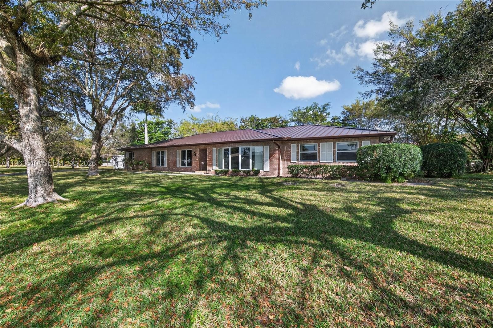 6621 E Tropical Way, Plantation, FL 33317 photo 2