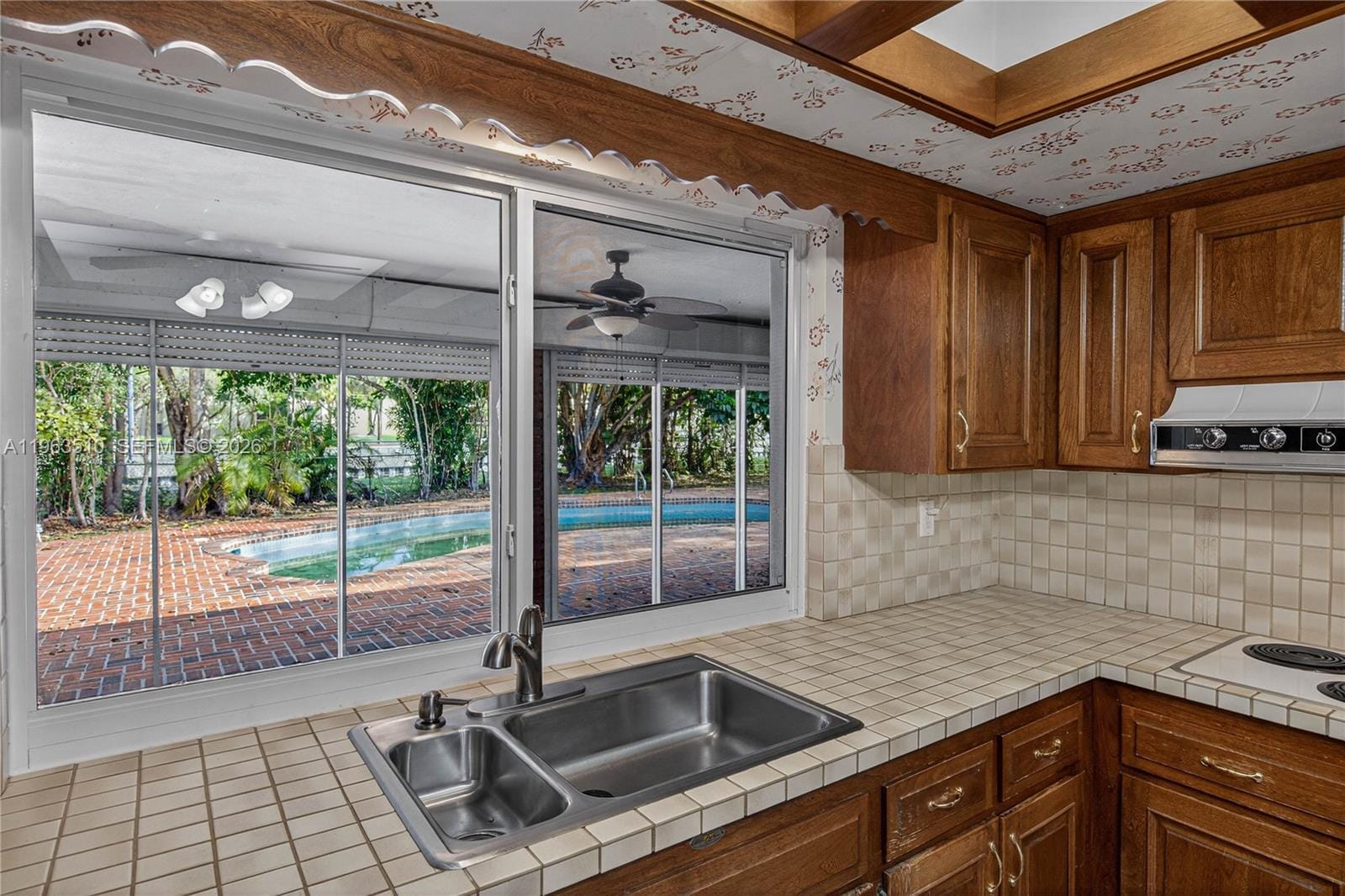 6621 E Tropical Way, Plantation, FL 33317 photo 17