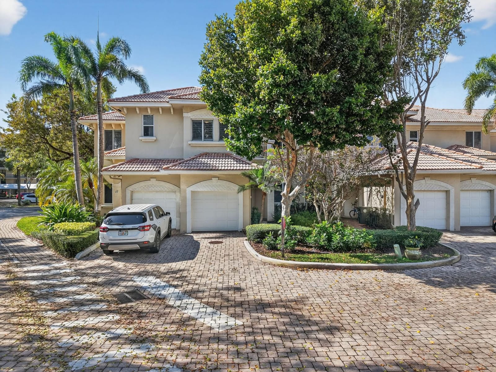 23 Royal Palm Way 18 — photo 2