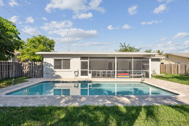428 SE 2nd Street, Deerfield Beach, FL 33441