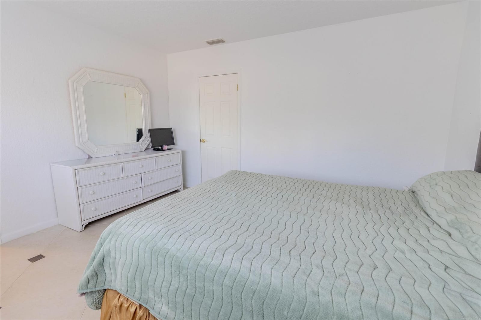 1201 S Riverside Drive S 206 — photo 11