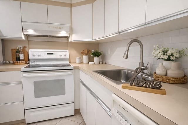 3920 Inverrary Boulevard 608C, sold in 18th Hole At Inverrary Condo, Lauderhill, FL