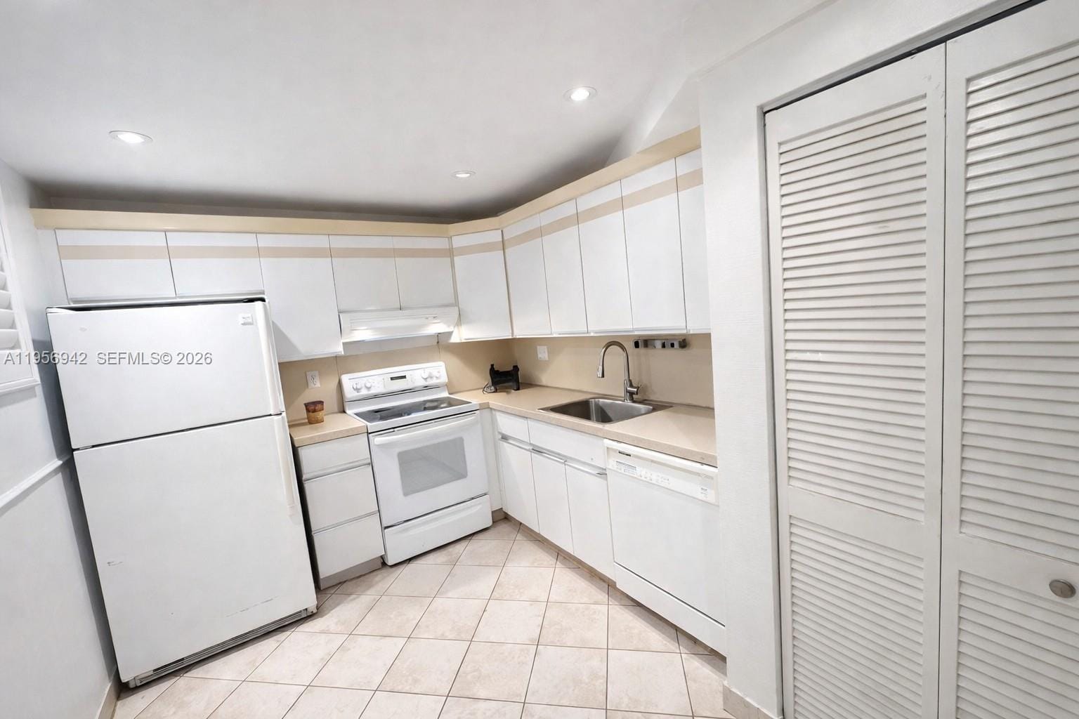 3920 Inverrary Boulevard 608C, Lauderhill, FL 33319 photo 2