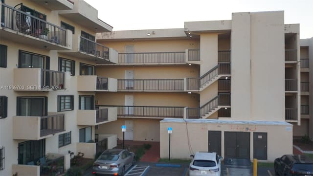 995 SW 84th Avenue 218, Westchester Point, Miami, FL