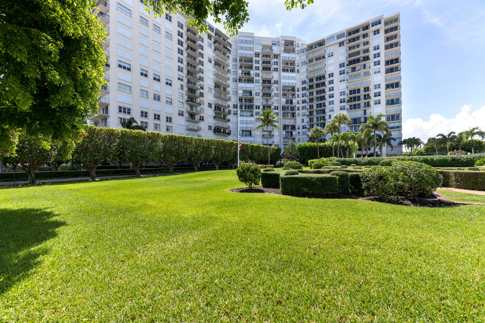 1801 S Flagler Drive 1107 — photo 3