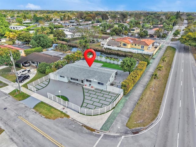 5521 SW 104th Avenue, Miami, FL 33165