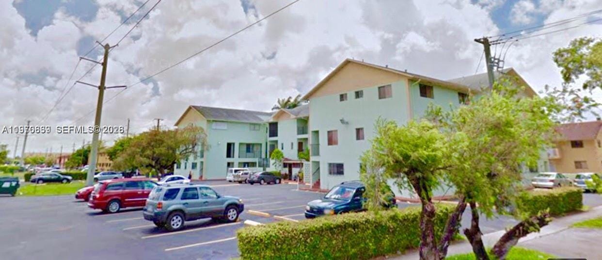 1521 W 42nd Place 18, Hialeah, FL 33012