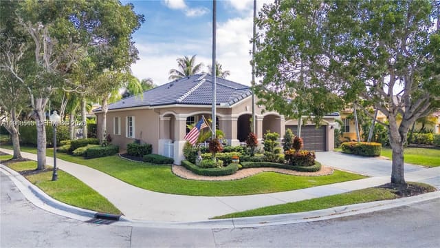 800 Lavender Circle, Weston, FL 33327