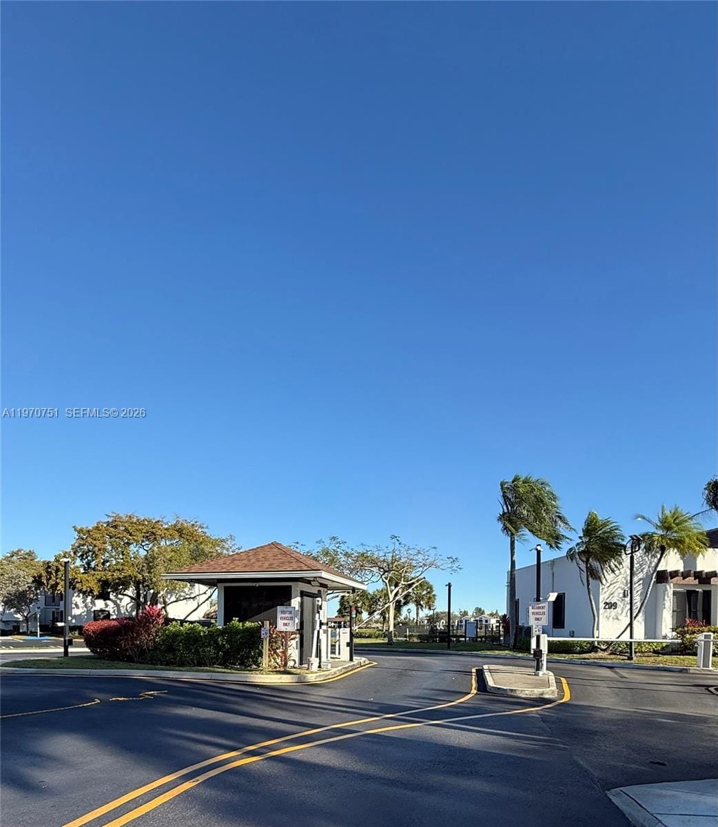 201 Lake Pointe Drive 202, Oakland Park, FL 33309 photo 2