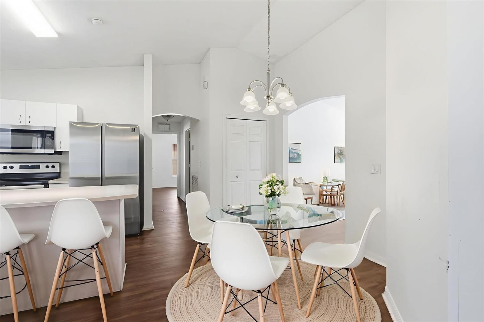 581 NW Goldcoast Avenue — photo 3
