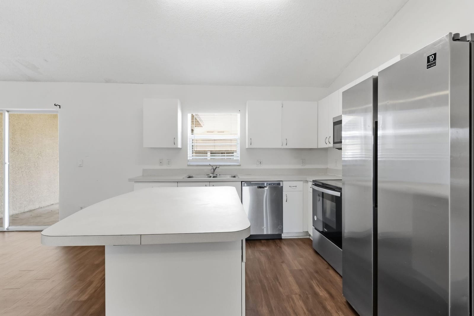 581 NW Goldcoast Avenue — photo 8
