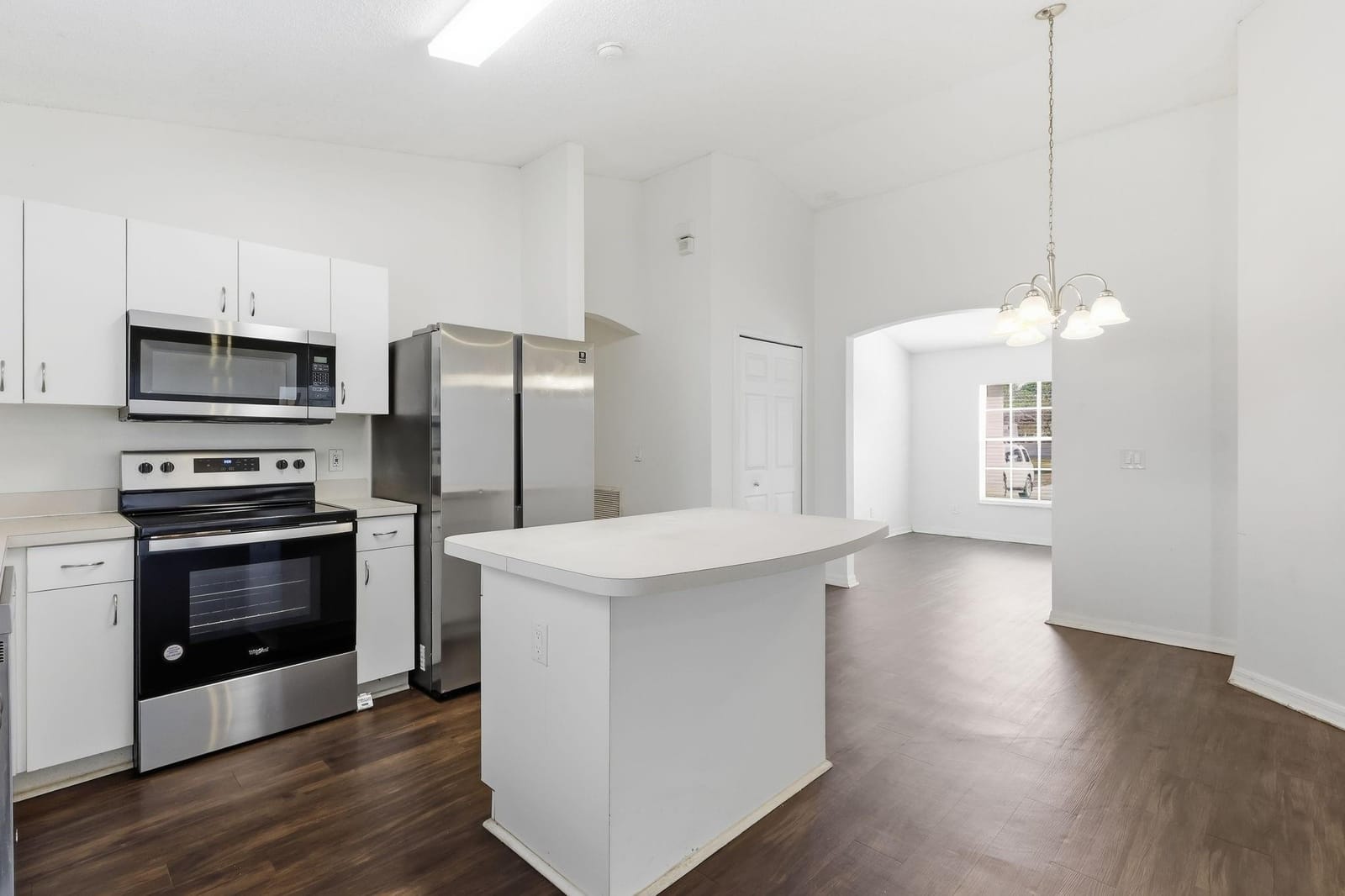 581 NW Goldcoast Avenue — photo 10