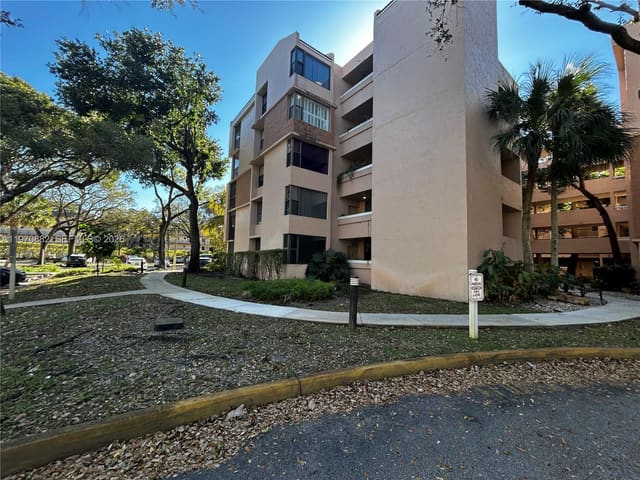 6800 Cypress Road 207, sold in Royal Palm At Plantation, Plantation, FL
