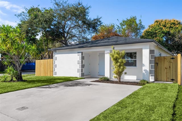 2241 Hope Street, sold in Liberia, Hollywood, FL