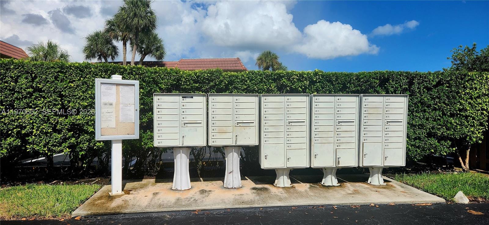 327 Lakeview Drive 103, Weston, FL 33326 photo 22