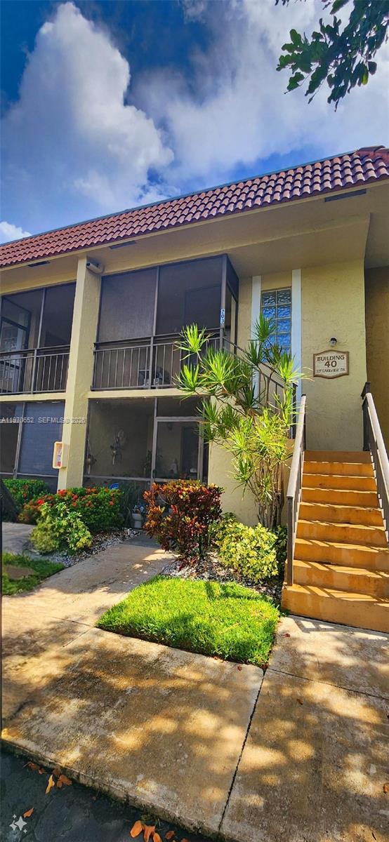 327 Lakeview Drive 103, Weston, FL 33326, Weston