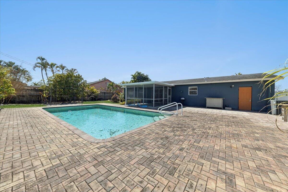 1674 Roy Drive — photo 2