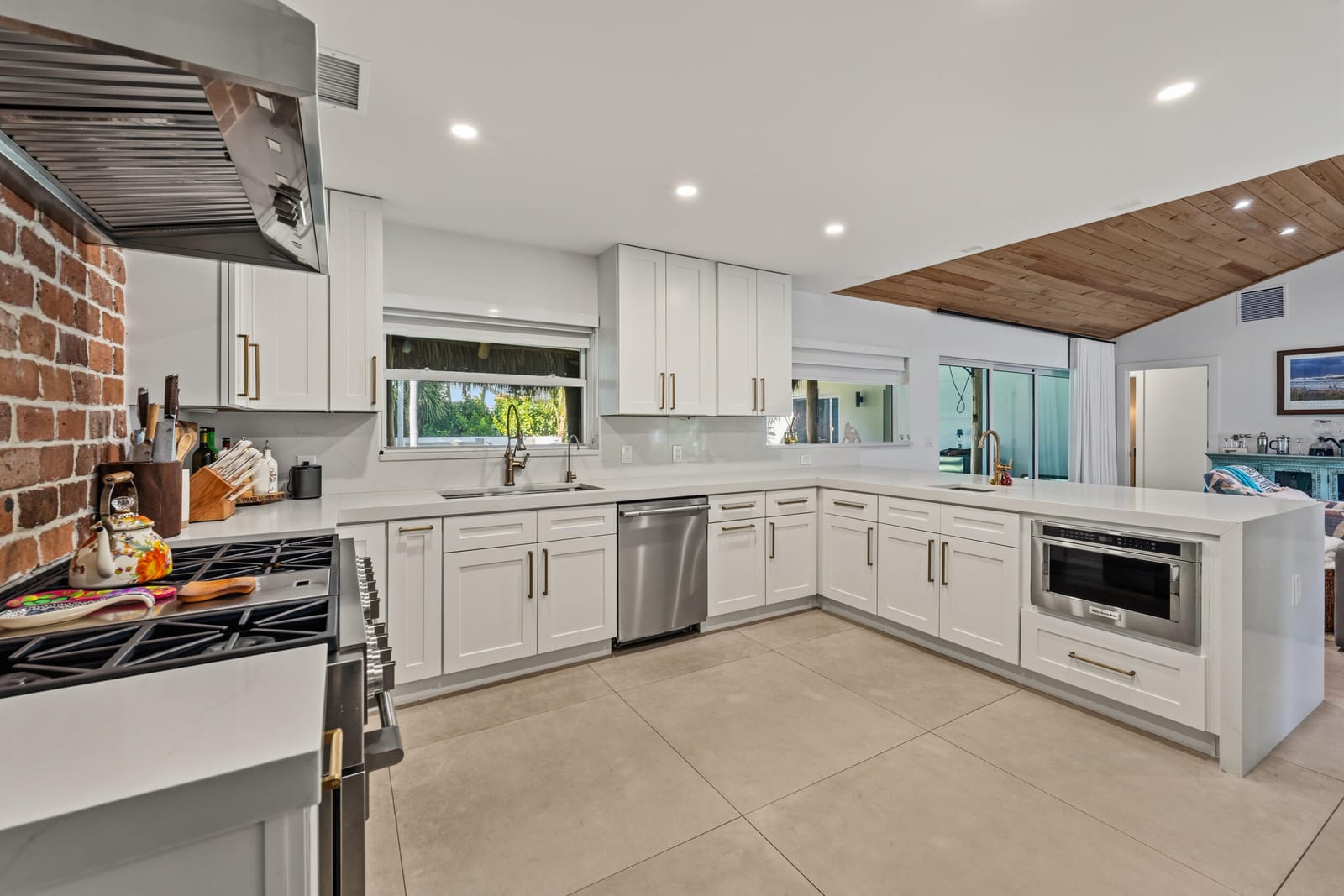 125 Cascade Lane, Palm Beach Shores, FL 33404 photo 9