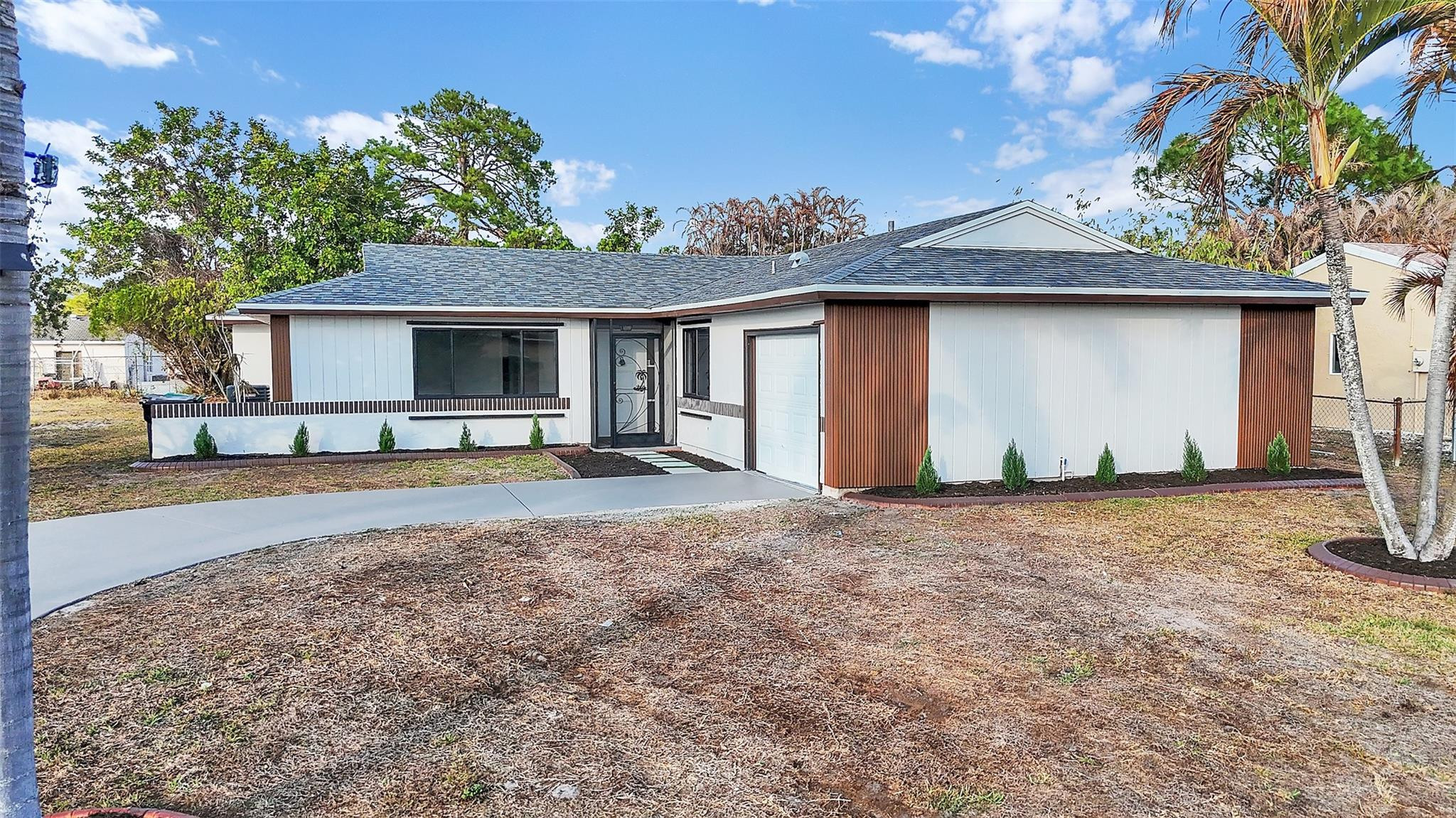 257 SW Cherryhill Road — photo 3