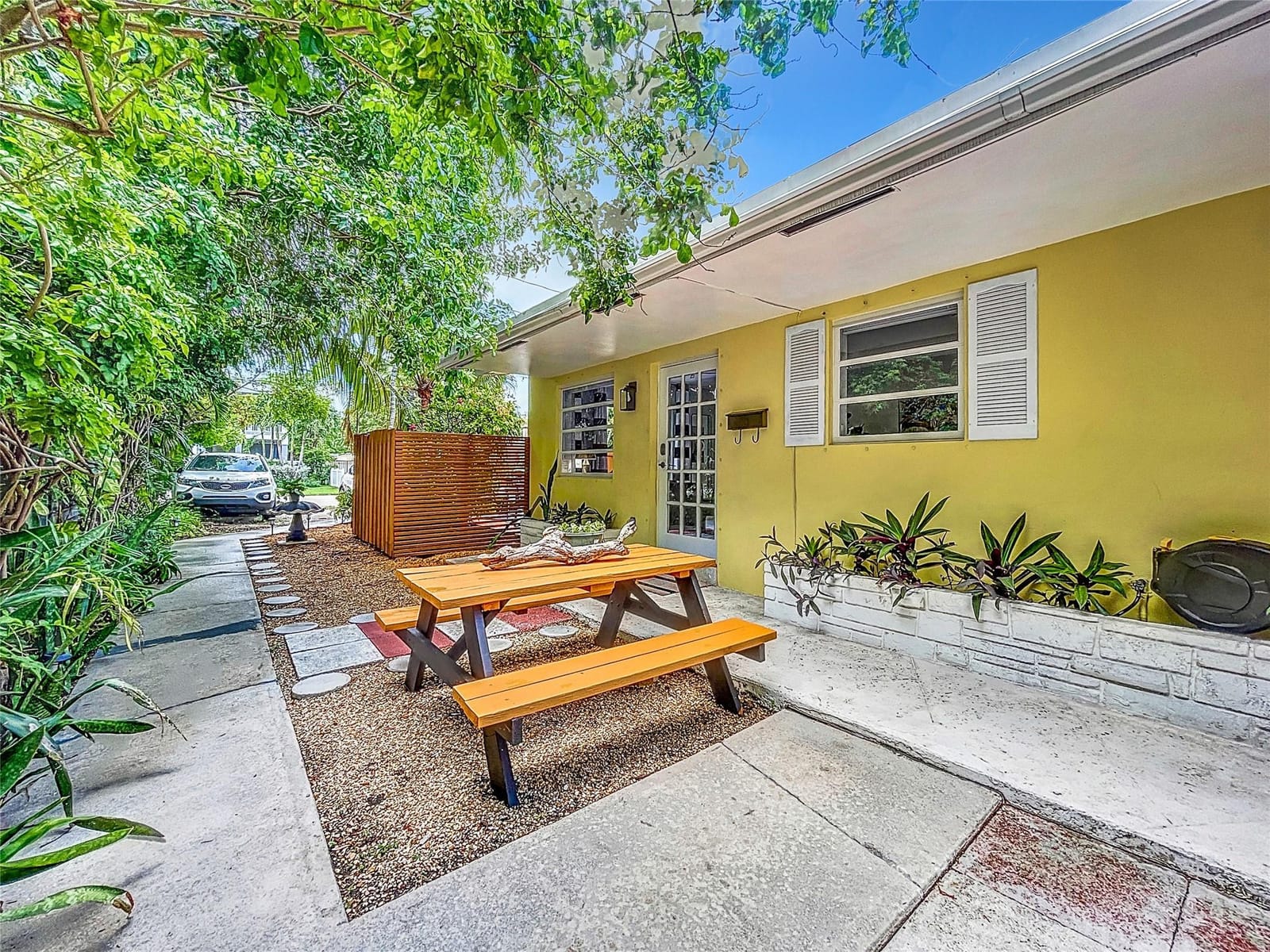 1478 NE 34th Court, Oakland Park, FL 33334