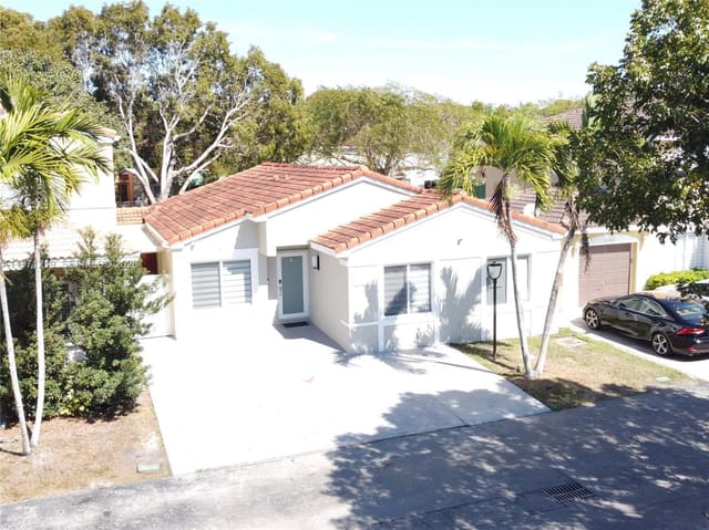 16515 SW 97th Street, sold in Forest Lakes Villas, Miami, FL