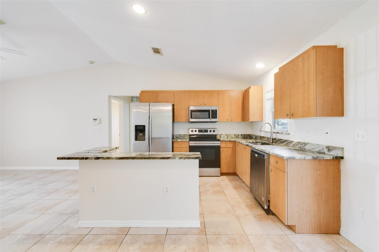 180 NW Friar Street — photo 12