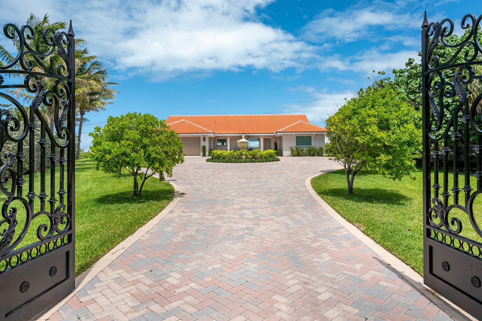 3766 Ocean Drive, Vero Beach, FL 32963 photo 2