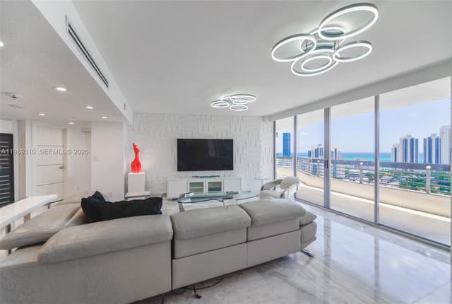 19195 NE 36th Court 2707, Aventura, FL 33180