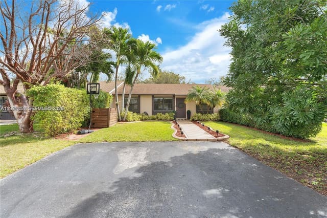 4809 SW 135th Court 4809, sold in San Sebastian Twnhses, Miami, FL