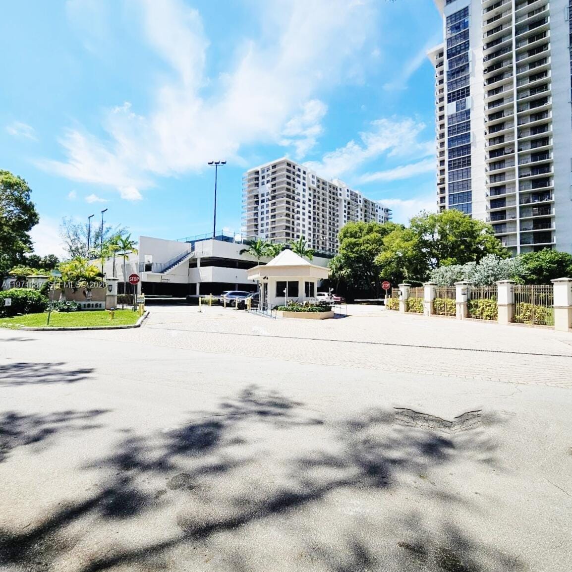 18151 NE 31st Court 906, Aventura, FL 33160 photo 2