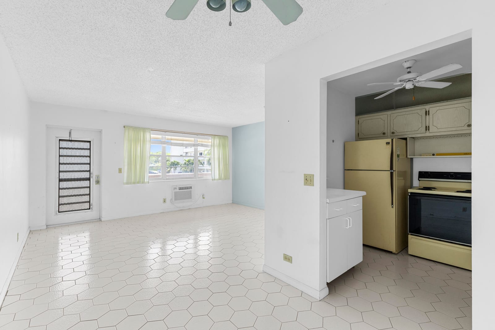 72 Ashby B, Deerfield Beach, FL 33442 photo 10
