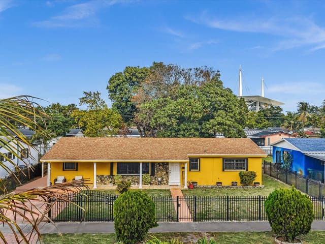 2285 NW 195th Street, sold in Bell Gardens, Miami Gardens, FL