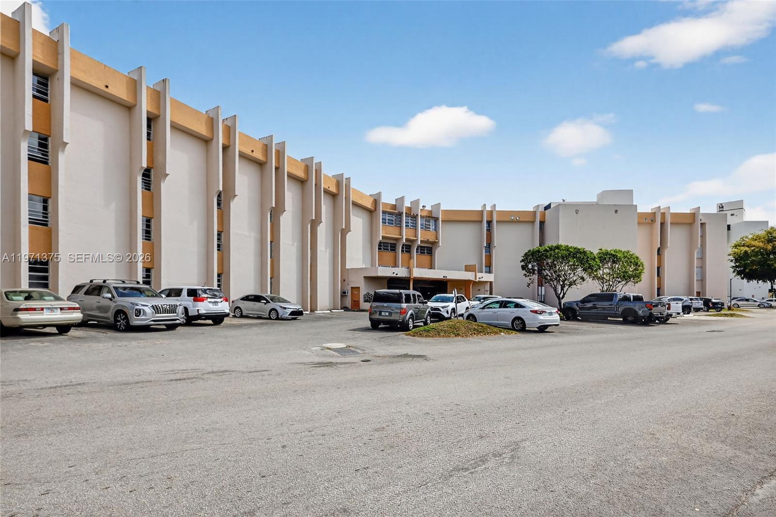 9678 Fontainebleau Boulevard 411, Miami, FL 33172, Miami