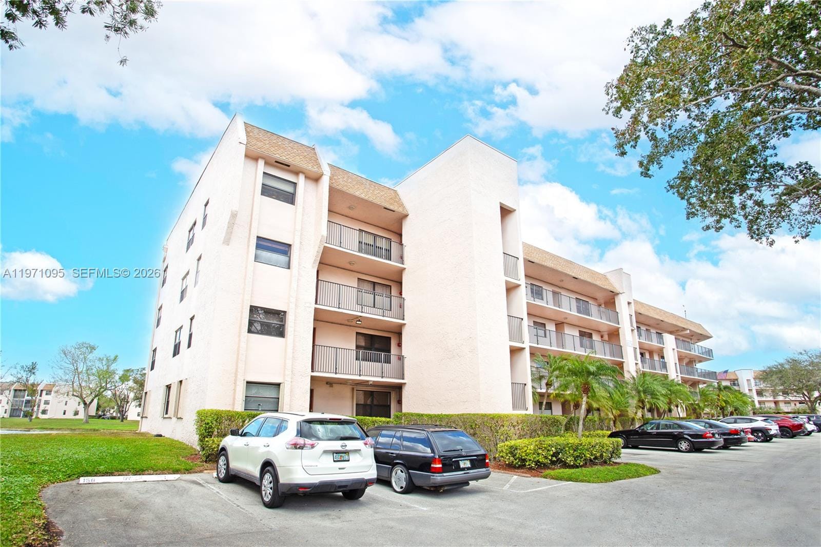 10207 Sunrise Lakes Boulevard 204, Sunrise, FL 33322 photo 11