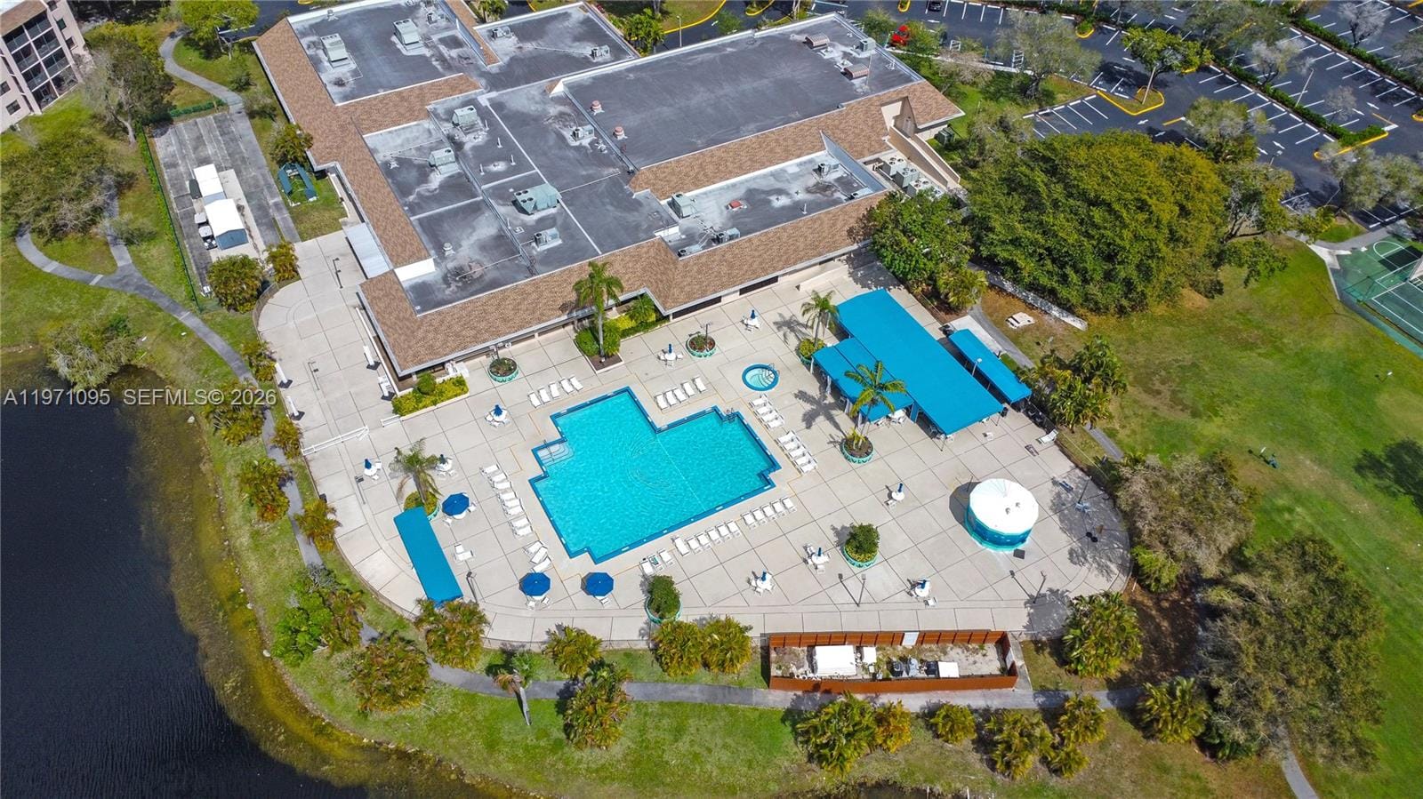 10207 Sunrise Lakes Boulevard 204, Sunrise, FL 33322 photo 16
