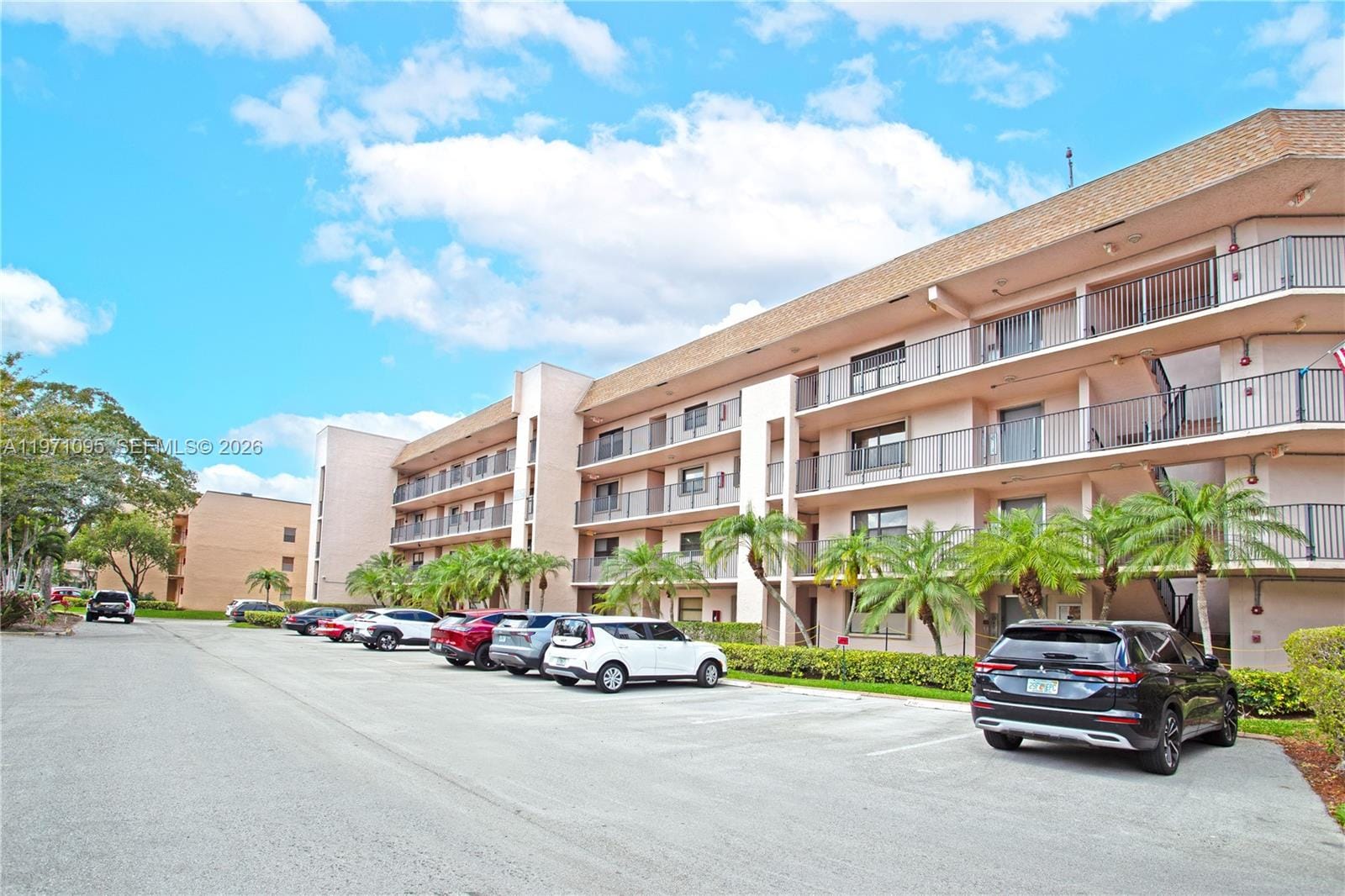 10207 Sunrise Lakes Boulevard 204, Sunrise, FL 33322 photo 10
